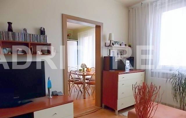 GENEROUS THREE-ROOM APARTMENT COMPLETLY RENOVATED