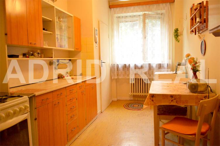 LIVE IN A RELAXED & GENEROUS TWO-ROOM APARTMENT