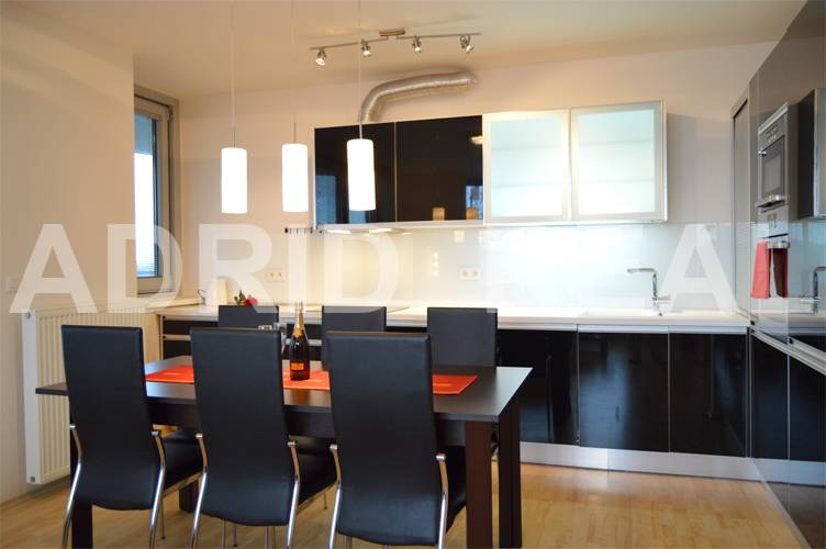 DAZZLING & PRACTICAL THREE-BEDROOM APARATMENT IN NEW BUILDING